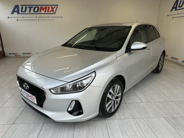 Tirane, shes makine HYUNDAI I30 Nafte, gri metalizato automatik Klima 71.000 km 11.200 €