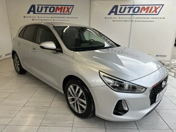 Tirane, shes makine HYUNDAI I30 Nafte, gri metalizato automatik Klima 71.000 km 11.200 €