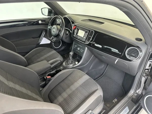 Tirane, shes makine VW BEETLE Nafte, e zeze automatik Klima 71.000 km 10.500 €