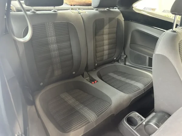 Tirane, shes makine VW BEETLE Nafte, e zeze automatik Klima 71.000 km 10.500 €