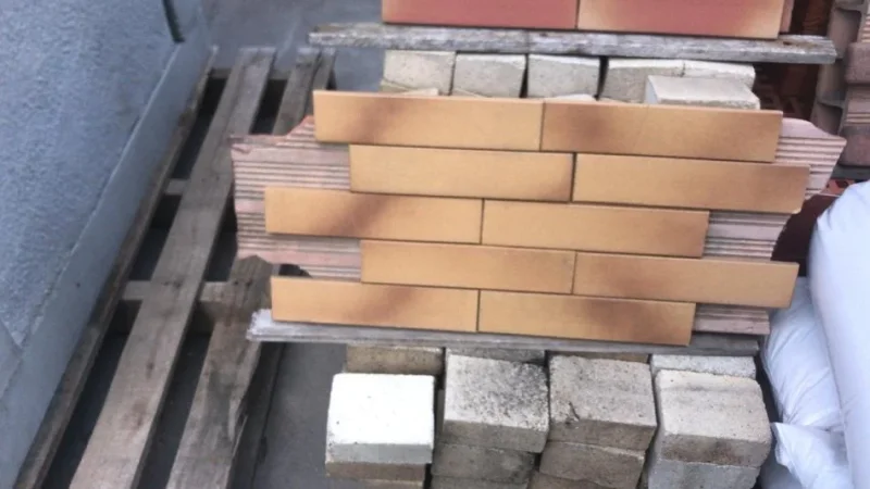 Tirane, shes Tulla xhami 10 €