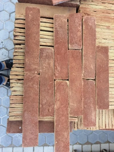 Tirane, shes Tulla xhami 10 €