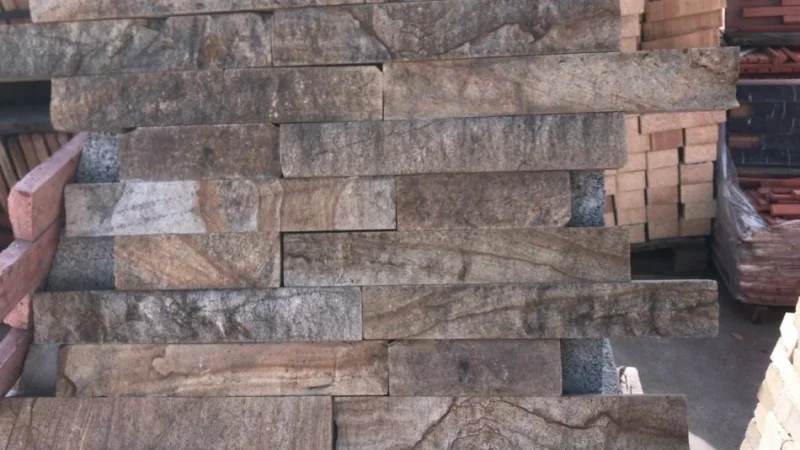 Tirane, shes Tulla xhami 10 €