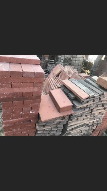 Tirane, shes Tulla shamat, Tulla xhami, pllaka balte veshje etj.. 10 €