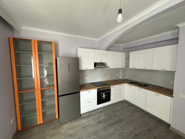 Tirane, jepet me qera apartament 2+1+Aneks+Ballkon Kati 1, 100 m² 700 € (Rruga e Kosovareve)