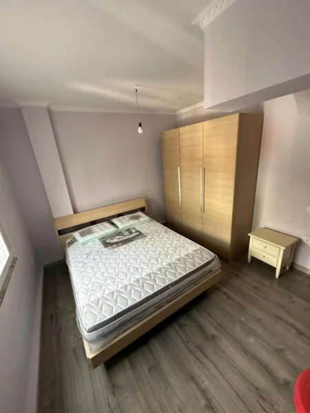 Tirane, jepet me qera apartament 2+1+Aneks+Ballkon Kati 1, 100 m² 700 € (Rruga e Kosovareve)