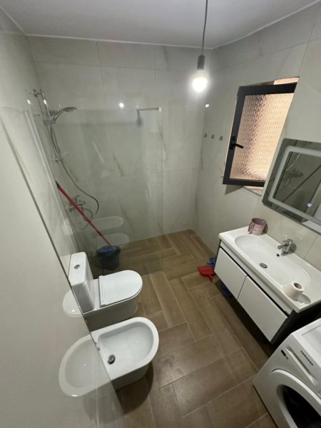 Tirane, jepet me qera apartament 2+1+Aneks+Ballkon Kati 1, 100 m² 700 € (Rruga e Kosovareve)