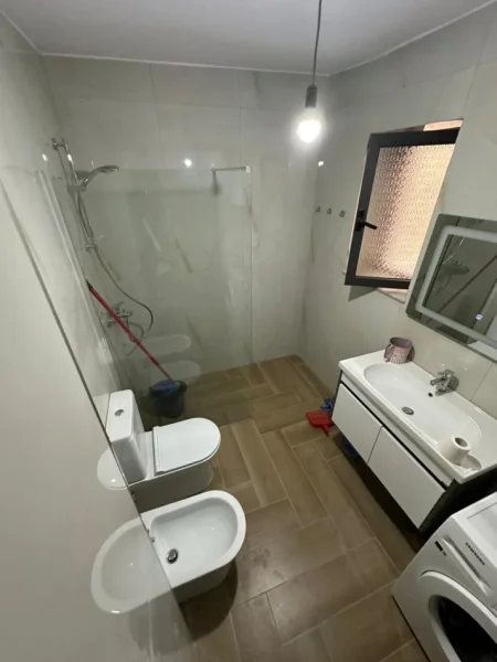 Tirane, jepet me qera apartament 2+1+Aneks+Ballkon Kati 1, 100 m² 700 € (Rruga e Kosovareve)