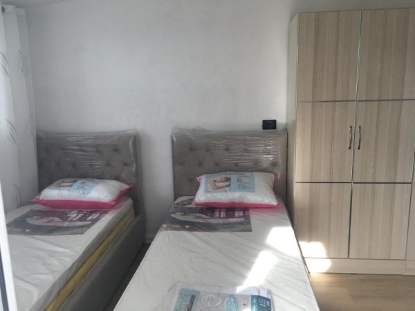 Tirane, jepet me qera 2+1 Kati 3, 85 m² 450 € 
