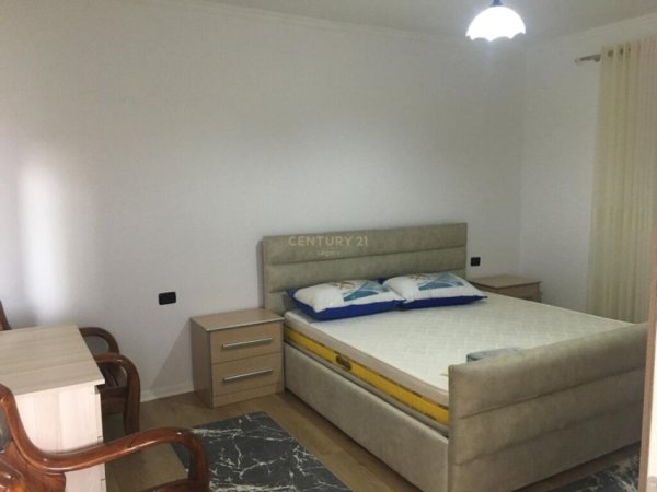Tirane, jepet me qera apartament 2+1+Ballkon Kati 3, 80 m² 450 € (rruga e dibres)
