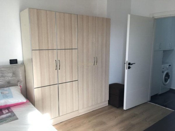Tirane, jepet me qera apartament 2+1+Ballkon Kati 3, 80 m² 450 € (rruga e dibres)