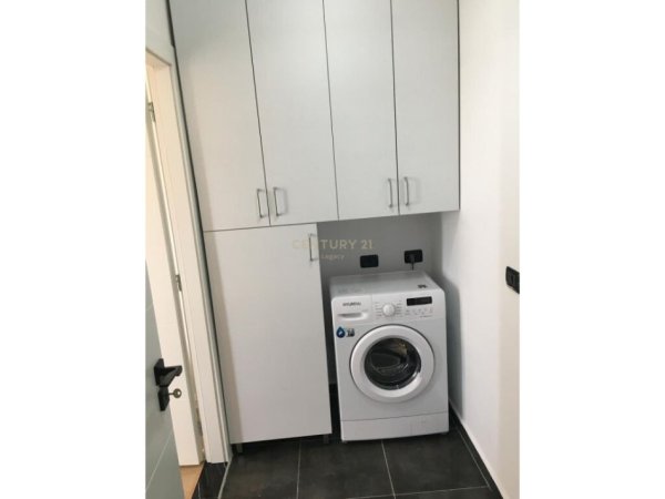 Tirane, jepet me qera apartament 2+1+Ballkon Kati 3, 80 m² 450 € (rruga e dibres)
