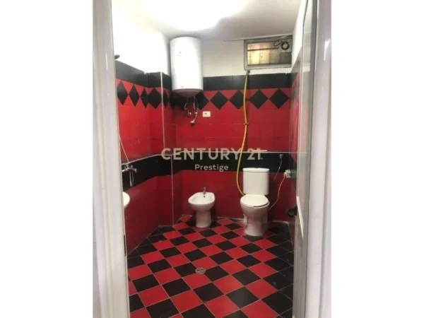 Tirane, shitet ambjent biznesi Kati -1, 109 m² 95.000 € (rruga irfan tomini)