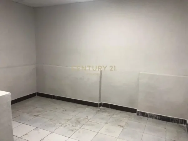 Tirane, shitet ambjent biznesi Kati -1, 109 m² 95.000 € (rruga irfan tomini)