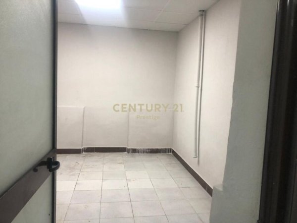 Tirane, shitet ambjent biznesi Kati -1, 109 m² 95.000 € (rruga irfan tomini)