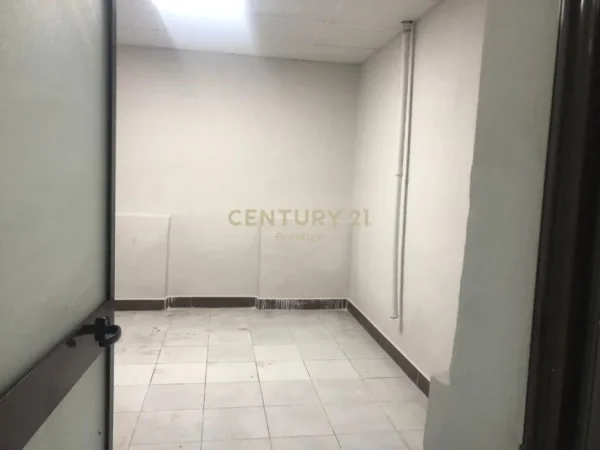 Tirane, shitet ambjent biznesi Kati -1, 109 m² 95.000 € (rruga irfan tomini)