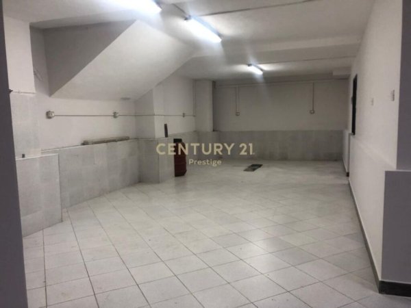 Tirane, shitet ambjent biznesi Kati -1, 109 m² 95.000 € (rruga irfan tomini)