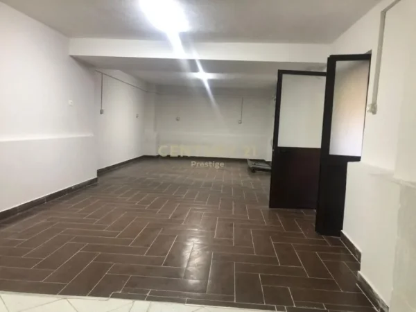 Tirane, shitet ambjent biznesi Kati -1, 109 m² 95.000 € (rruga irfan tomini)