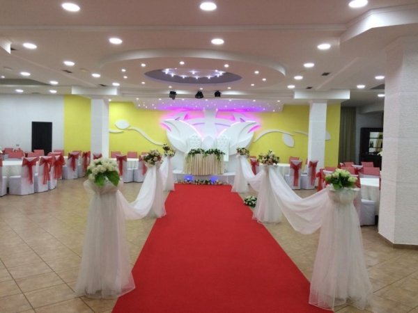 Durres, jepet me qera apartament 3+1+Ballkon Kati 3, 2.000 € (Fllake)