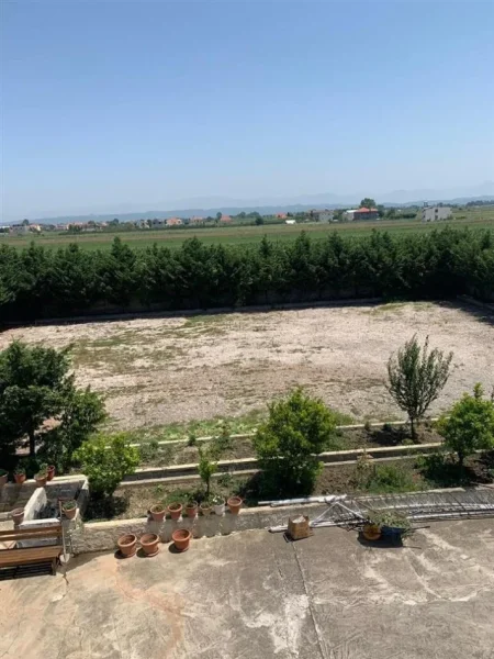 Durres, jepet me qera apartament 3+1+Ballkon Kati 3, 2.000 € (Fllake)