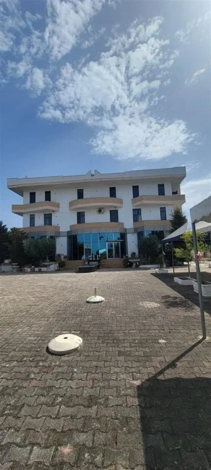 Durres, jepet me qera apartament 3+1+Ballkon Kati 3, 2.000 € (Fllake)