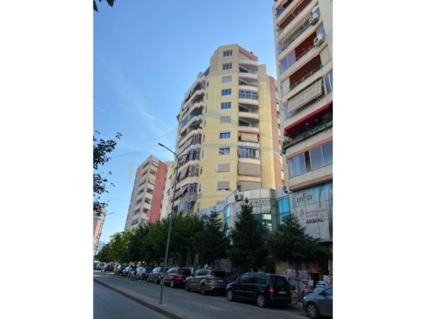 Elbasan, shitet apartament duplex Dublex , 591 m² 413.700 € (ELBASAN)