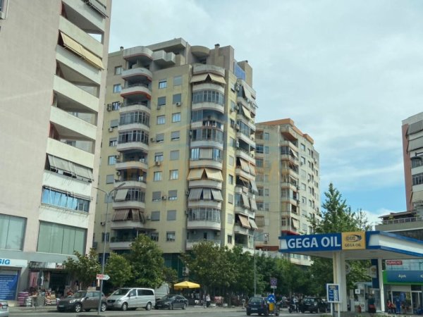 Elbasan, shitet apartament duplex Dublex , 591 m² 413.700 € (ELBASAN)