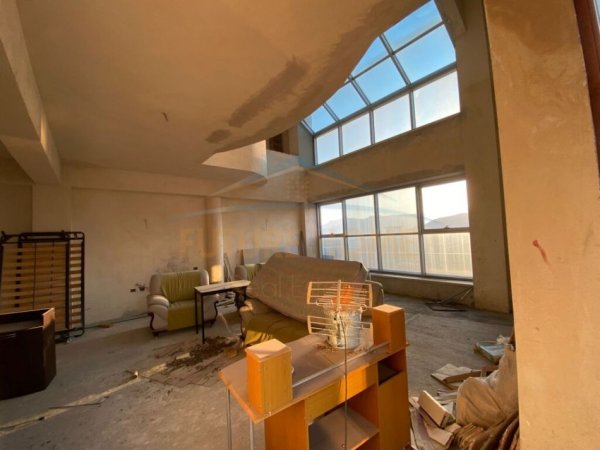 Elbasan, shitet apartament duplex Dublex , 591 m² 413.700 € (ELBASAN)