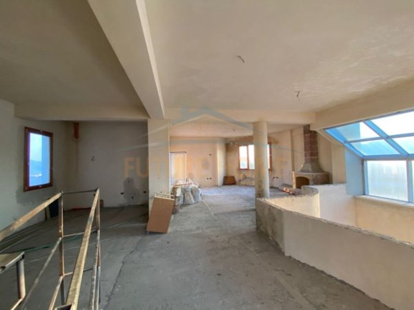 Elbasan, shitet apartament duplex Dublex , 591 m² 413.700 € (ELBASAN)