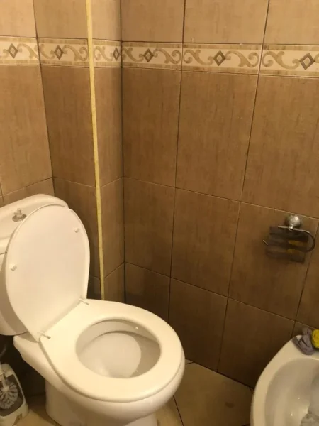 Tirane, jepet me qera ambjent biznesi Kati 1, 75 m² 1.000 € (Bajram Curi)