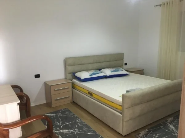 Tirane, jepet me qera apartament 2+1 Kati 3, 80 m² 450 € (Rruga e Dibres)