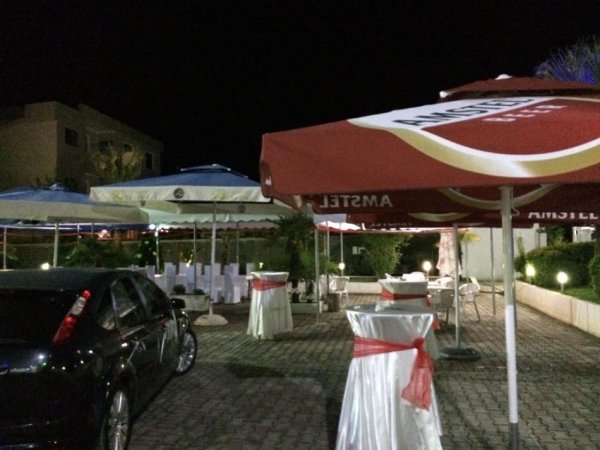 Durres, jepet me qera bar-resorant Kati 3, 400 m² 2.000 € (Fllake, Durres)
