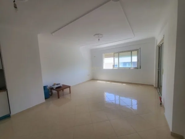 Apartament 2+1 me qira, pjeserisht i mobiluar në Fresk