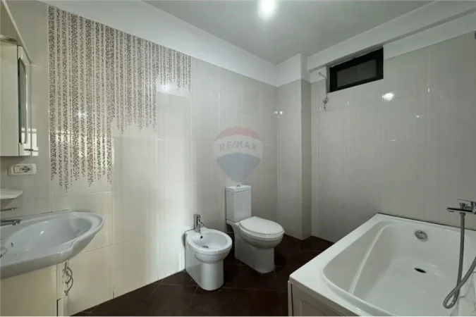 Tirane, jepet me qera apartament 1+1 Kati 6, 124 m² 500 € (Apartament për qira në Astir)