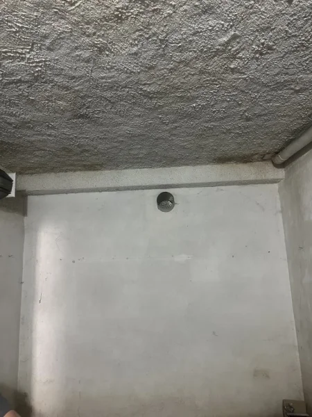 Tirane, shitet garazh Kati -1, 40 m² 42.000 € (Kavajes)