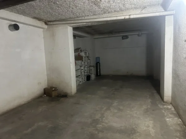 Tirane, shitet garazh Kati -1, 40 m² 42.000 € (Kavajes)
