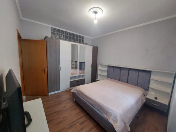 Vlore, jepet me qera apartament 1+1 Kati 3, 64 m² 50 € (Jepet me qera Ap i 1+1 per pushuesa prane Lungomares)