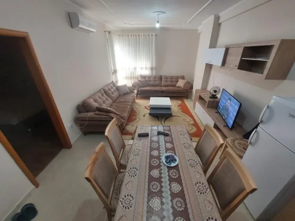 Vlore, jepet me qera apartament 1+1 Kati 3, 64 m² 50 mij nata korrik (Jepet me qera Ap i 1+1 per pushuesa prane Lungomares)