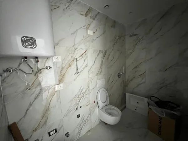 Tirane, jepet me qera apartament 2+1+Ballkon Kati 2, 140 m² 1.300 € (Rruga e Kosovareve)