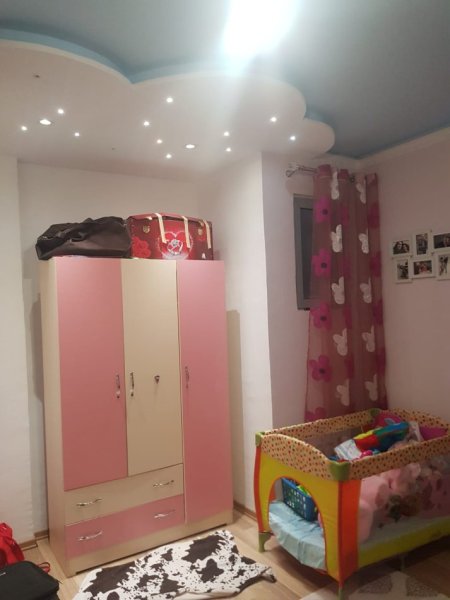 Tirane, jepet me qera apartament 2+1+Ballkon Kati 4, 90 m² 400 € (YZBERISHT)