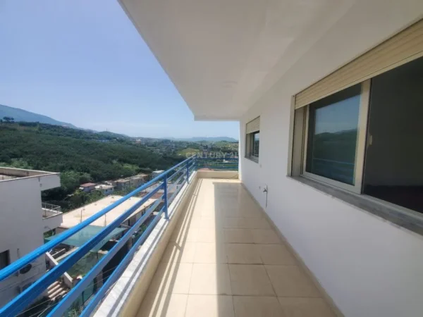 Tirane, jepet me qera apartament 2+1 Kati 3, 99 m² 300 € (fresku)