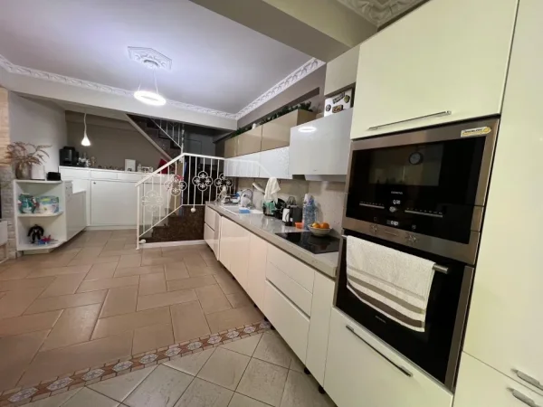 Tirane, shes apartament duplex 2+1+Ballkon Kati 3, 146 m² 450.000 € (BLLOK)