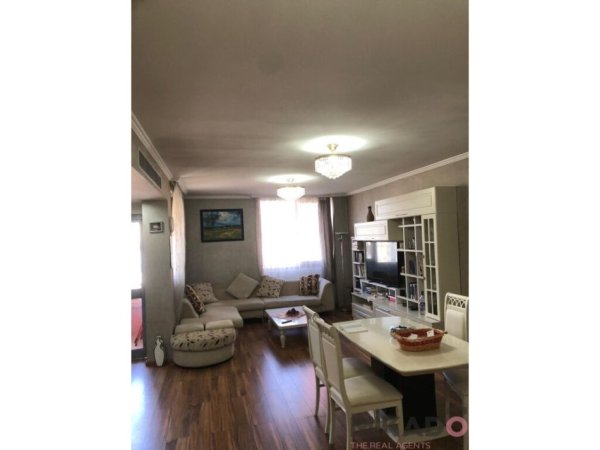 Tirane, jepet me qera apartament 2+1 Kati 5, 108 m² 1.000 € (Toptani)