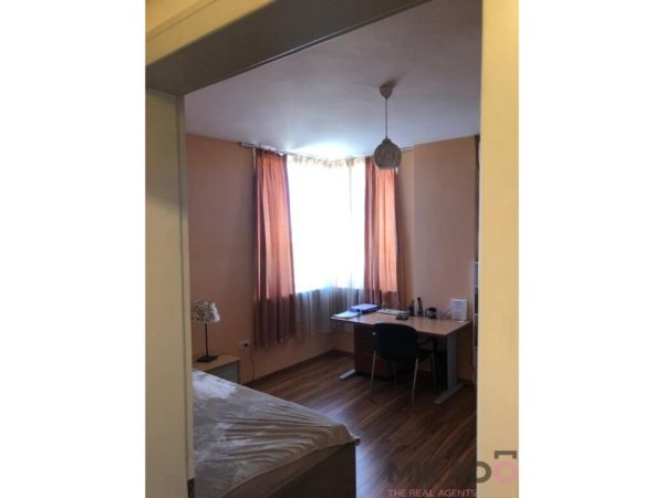 Tirane, jepet me qera apartament 2+1 Kati 5, 108 m² 1.000 € (Toptani)