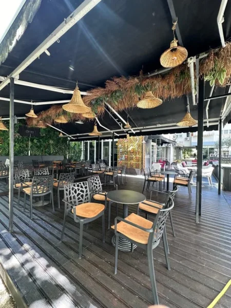 Tirane, jepet me qera lokal Kati 0, 90 m² 600 € (21 DHJETORI)