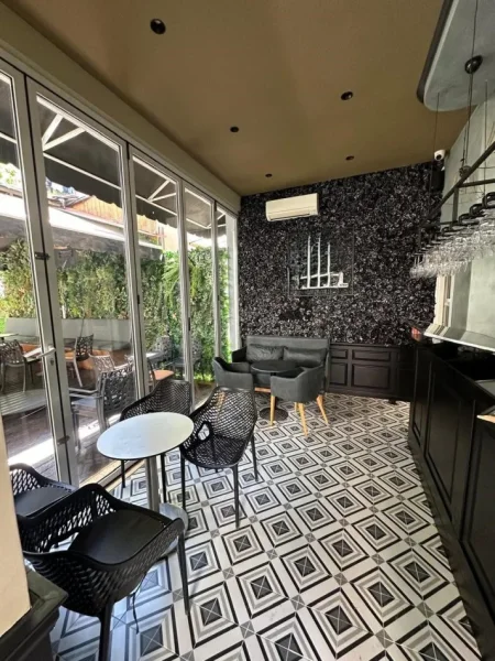 Tirane, jepet me qera lokal Kati 0, 90 m² 600 € (21 DHJETORI)