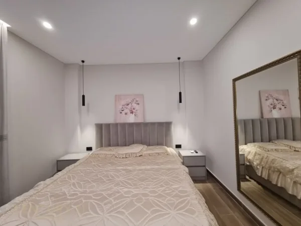 Tirane, shes apartament 1+1+Post Parkimi , 75 m² 200.000 € (Qendra Tregtare TEG)