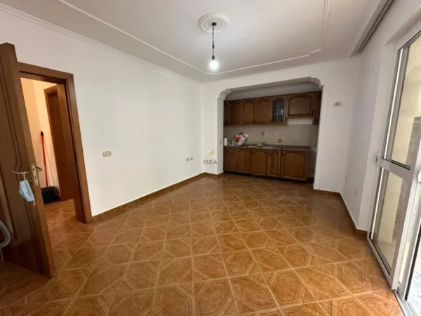 Tirane, jepet me qera zyre Kati 3, 85 m² 900 € (Rruga Myslym Shyri (Zy4020676))