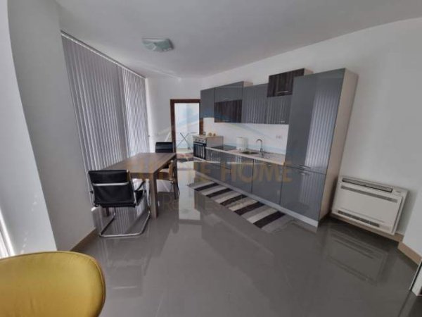 Tirane, jepet me qera ambjent biznesi Kati 5, 800 Euro