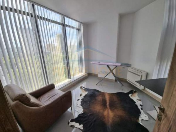 Tirane, jepet me qera ambjent biznesi Kati 5, 800 Euro
